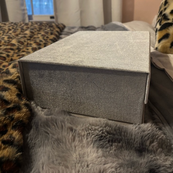 Velvet Storage Box - Picture 7 of 7